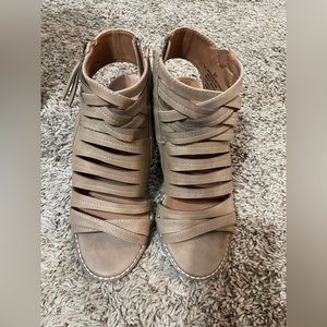 Universal Thread heels
